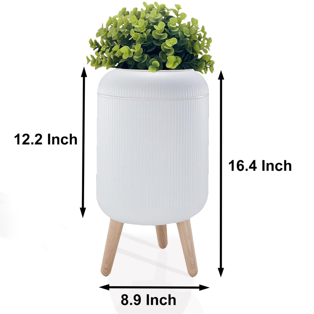 Poubelle extérieure verte au look plante et élégant.