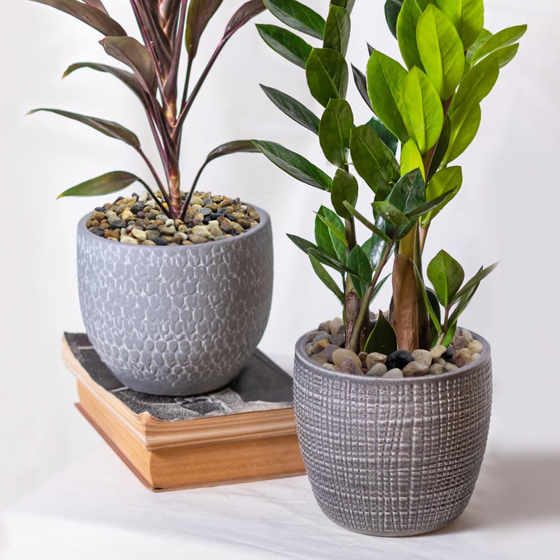 Gravier YISZM pour aquarium poisson intérieur, base stable et naturelle.