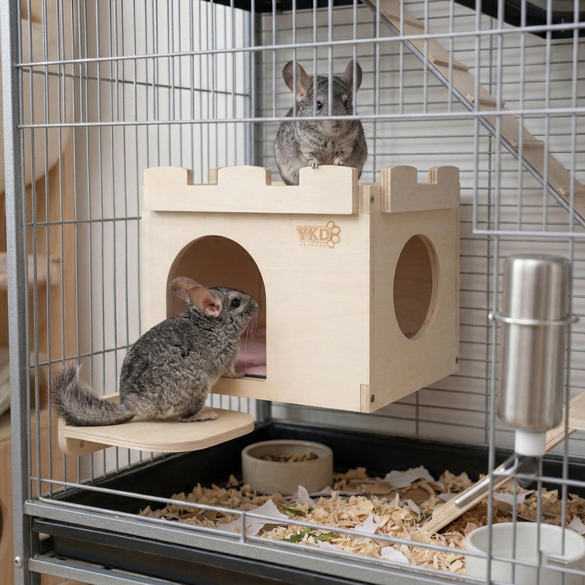 YKD Castle Chinchilla House aménagement toit : emplacement pour jouets et friandises.