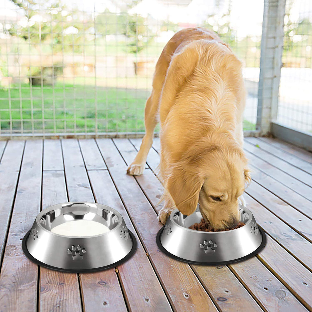Base en caoutchouc anti-dérapante pour stabilité pendant le repas.