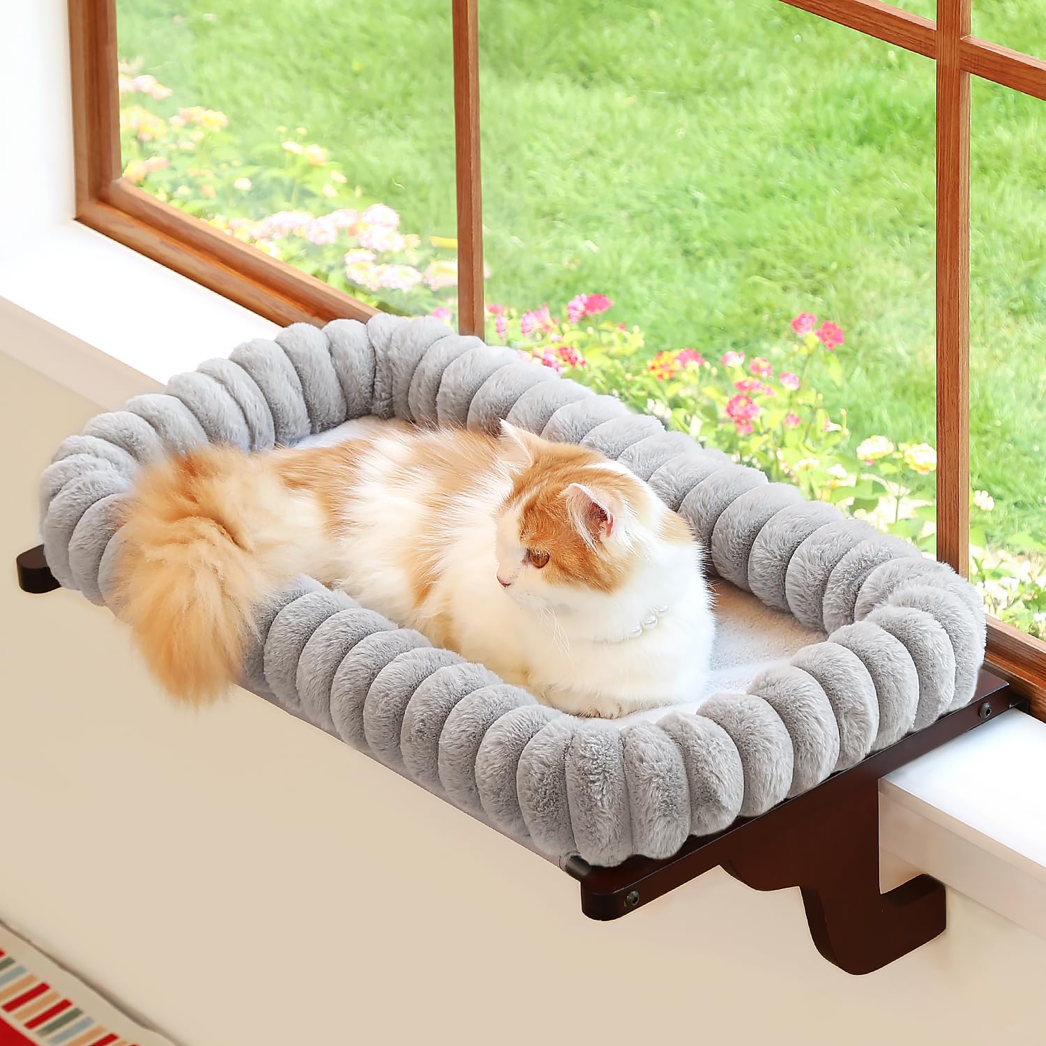 Zakkart SnugCloud: perchoir de fenêtre pour chat offrant vue ensoleillée et repos sûr.