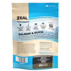 ZEAL saumon-canard chien texture artisanale offre une expérience croquante.