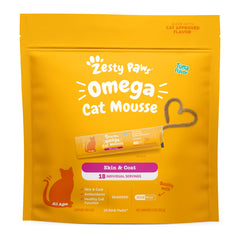 Zesty Paws Omega Cat Mousse Tube ouverte, friandise pratique pour récompenser le chat.