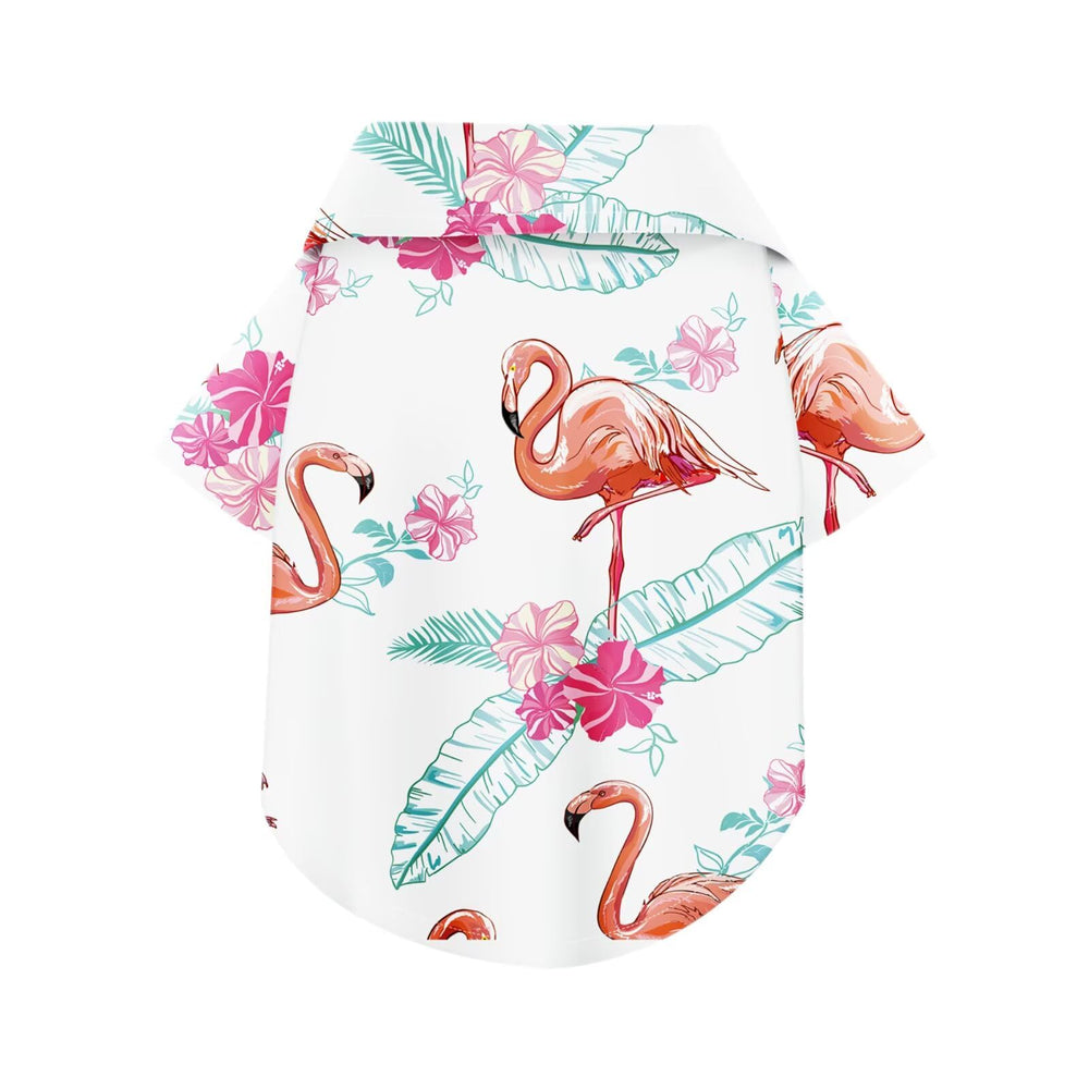 Chien portant la chemise hawaïenne ZIAGAOP avec imprimé ananas pour une ambiance plage.