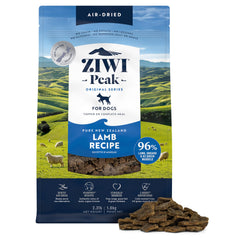 Emballage Ziwi Peak agneau, présentation soignée et pratique pour le rangement.