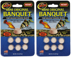 Zoo Med Alimentateur Bloc Banquet Mini dans un aquarium, alimentation pratique.