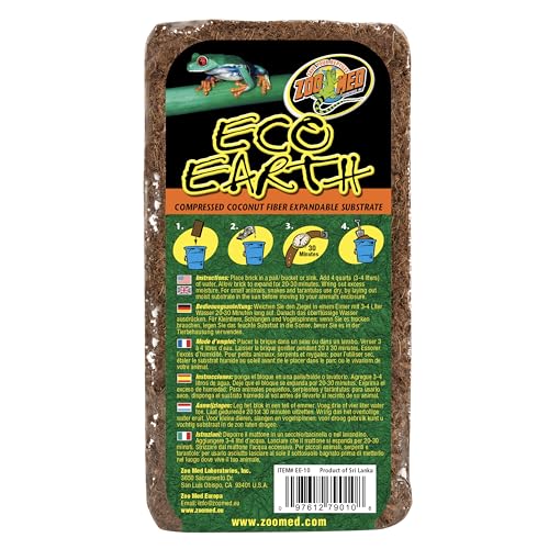 Zoo Med Eco Earth: brique coco en expansion révélant le substrat léger.