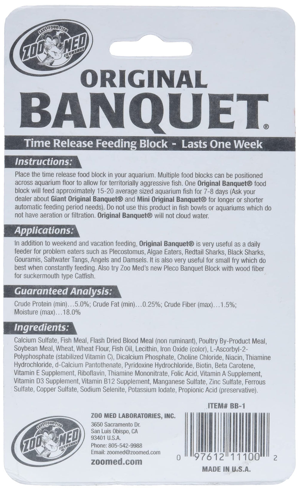 Bloc d'alimentation Zoo Med Original Banquet posé dans l'aquarium, soutien constant pour les poissons du fond.