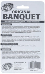 Bloc d'alimentation Zoo Med Original Banquet posé dans l'aquarium, soutien constant pour les poissons du fond.