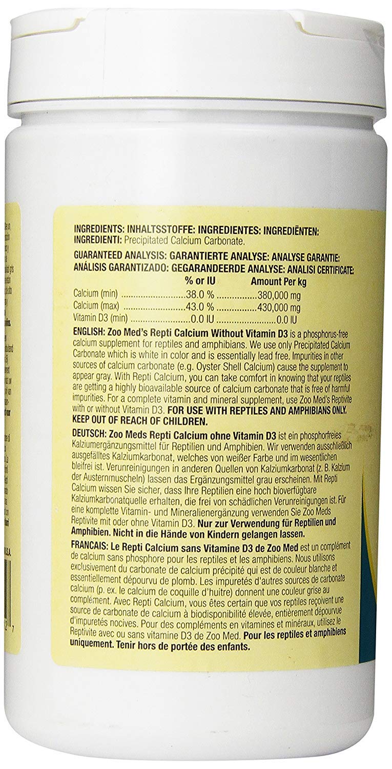 Poudre ultra fine Zoo Med Repti Calcium en gros plan, dispersion facile sur nourriture.