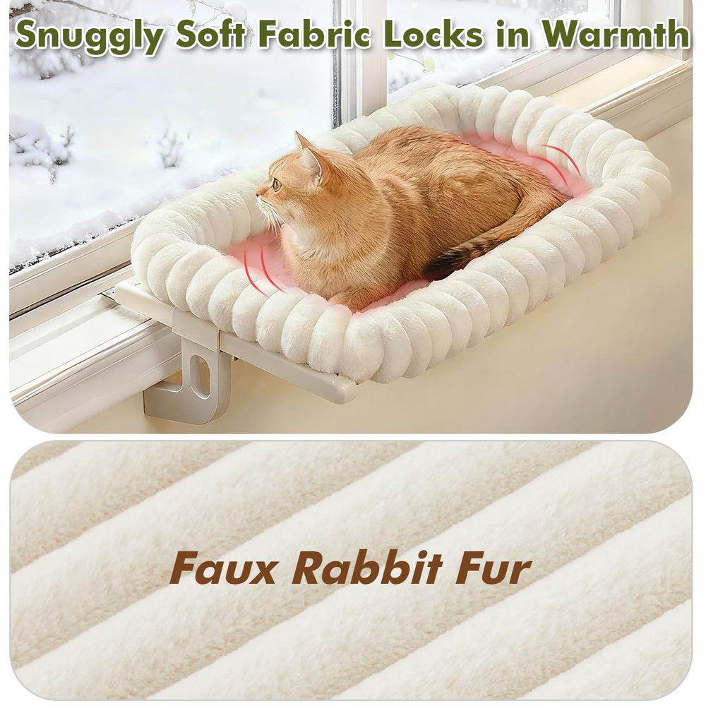 Zoratoo Cloud-Cuddle chat se prélassant au soleil et observant l’extérieur.