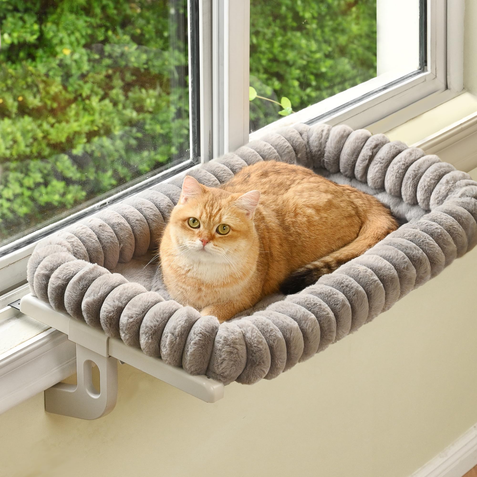 Hamac Zoratoo près de la fenêtre, espace gris pour le chat.
